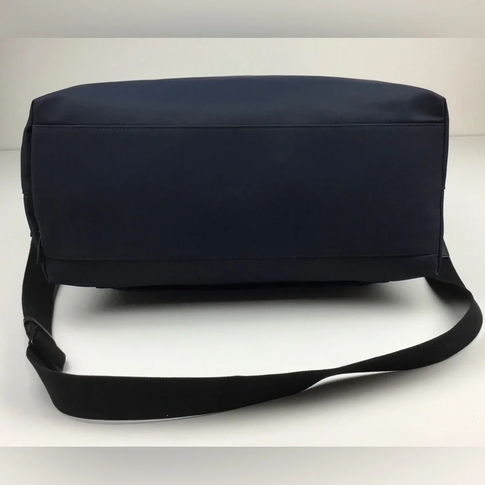 Away Luggage The Everywhere Bag Navy Blue Messenger Duffle